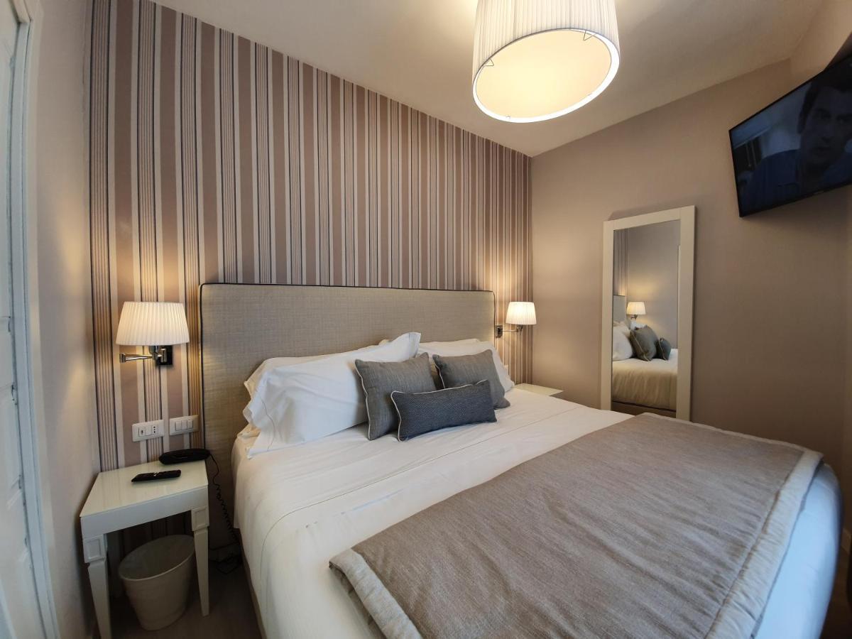 Hotel Plaza Порто-Аццурро Екстер'єр фото