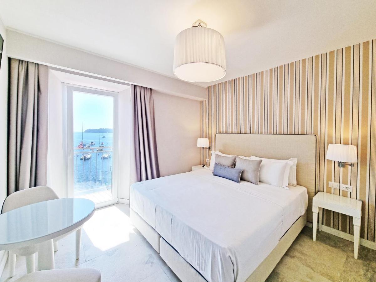 Hotel Plaza Порто-Аццурро Екстер'єр фото