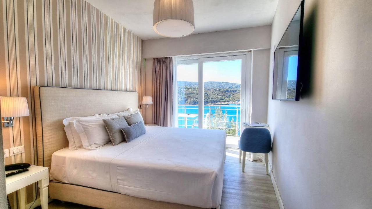 Hotel Plaza Порто-Аццурро Екстер'єр фото