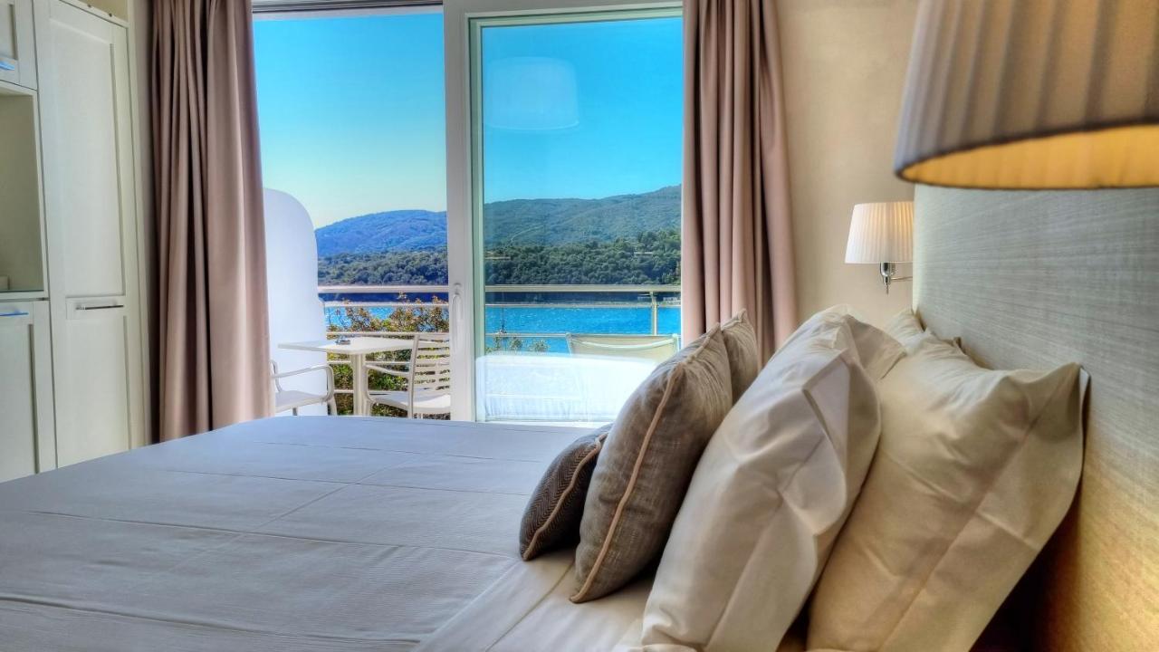 Hotel Plaza Порто-Аццурро Екстер'єр фото