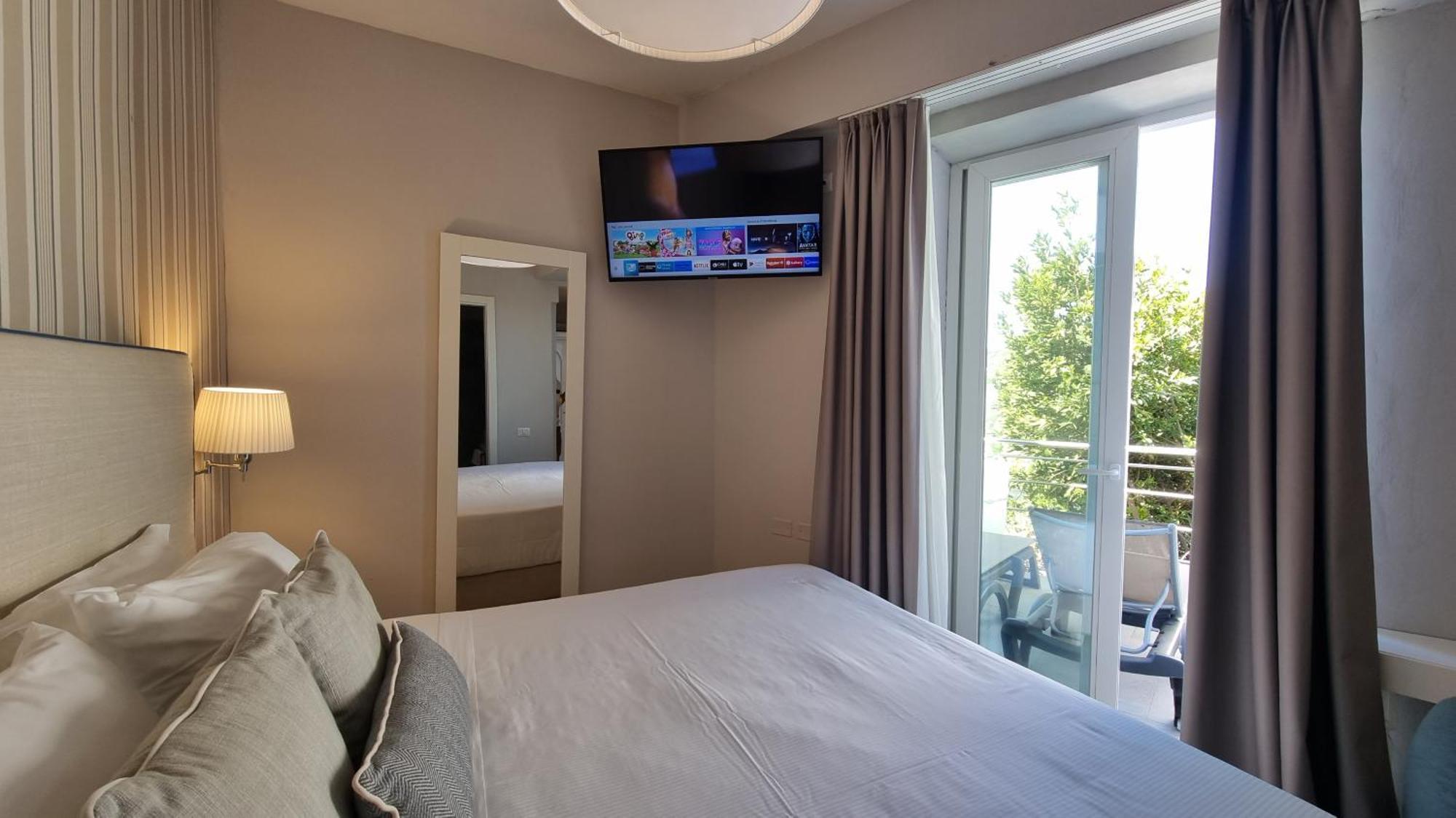Hotel Plaza Порто-Аццурро Номер фото