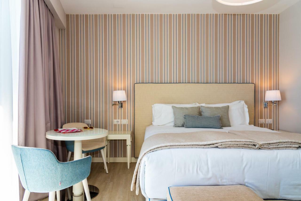Hotel Plaza Порто-Аццурро Екстер'єр фото